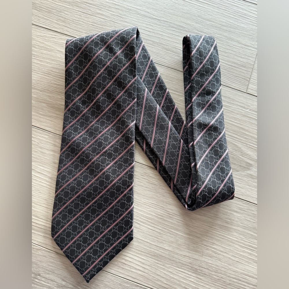Gucci Black and Pink Men's Tie